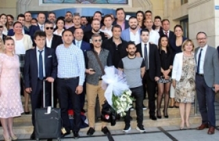 Şöhretler’den Merit çıkarması