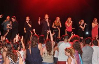 Str8vVoices konser verdi 
