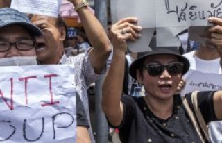 Tayland’da  sıkı yönetim