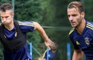 Van Persie ve Soldado sevinci