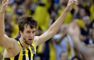 Vesely'den 3 yıllık imza