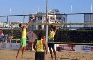 Voleybol plaja iniyor