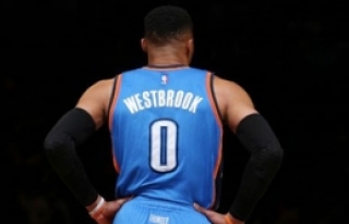 Westbrook rekorunu egale etti