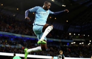 Yaya Toure 1 yıl daha City'de