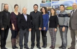YDÜ, konuklarını  sanat ile karşılıyor