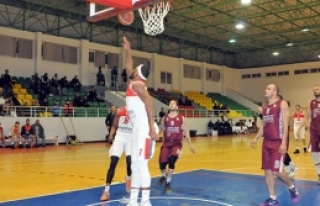 YDÜ ve Girne galip