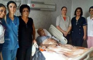 YDÜ'de hastalara bayram ziyareti