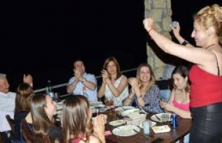 Yedidalga’da taverna  geceleri