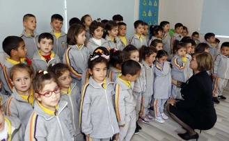 Meral Akıncı, Portakal Çiçekleri Anaokulu’nu ziyaret etti