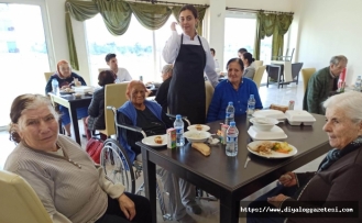 LAÜ öğrencileri, Kalkanlı Yaşam Evi sakinlerine müzikli yemekli bir eğlence düzenledi