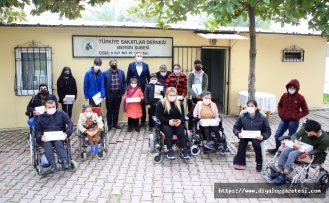 Hayırsever Sait Dervişoğlu, bugüne kadar bin 15 öğrenciye tablet hediye etti