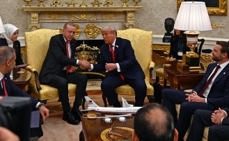 Dünya bu zirveyi izledi