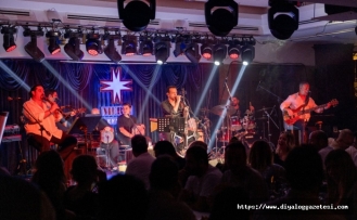 İzleyiciler eşlik etti