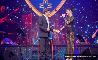 Şarkılar birlikte söylendi