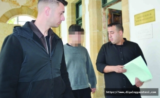 Aracın farını kırdı