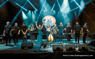 Yerel ezgiler seslendirildi