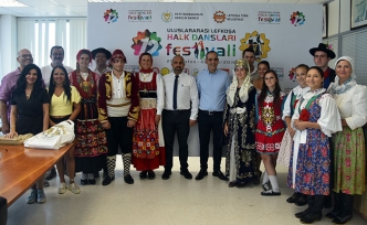Lefkoşa Halk Dansları Festivali’ne katılan ekipler, Büyük Han’da gösteri yaptı