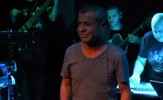 Levent Yüksel doksanlar rüzgarı estirdi