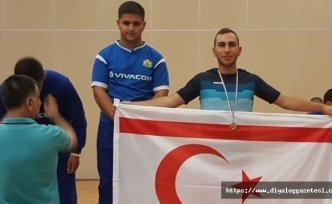 Ömer, Tallin’e hazırlanıyor
