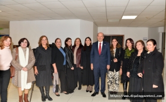 Sanatçılara belge verildi