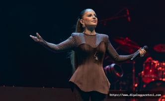 En çok dinlenen şarkıları söyledi