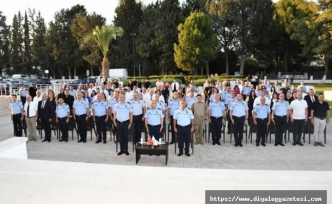 Plaket takdim edildi