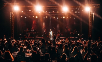 Şarkılar birlikte söylendi