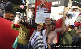 Venezuela'da binlerce kişi  Maduro'ya destek için yürüdü