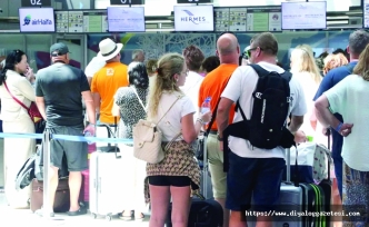 Yolcular ortada kaldı