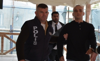 Arkadaş kurbanıyım