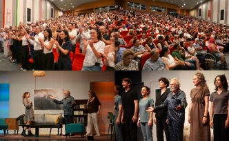 Ayakta alkışlandı