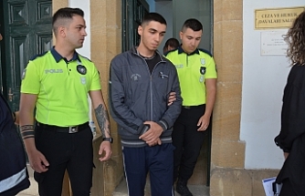 Ayağı kırıldı