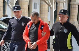Burnunu kırdı