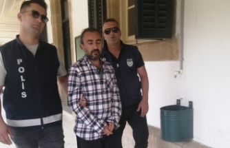 Koltuk altına sapladı