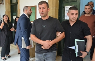 Burnunu kırdı