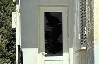 Camı kırdı, girdi