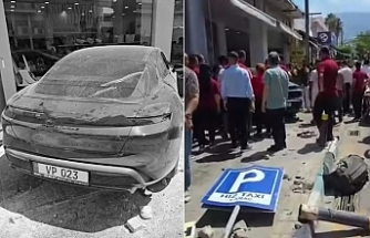 Taksi durağına girdi