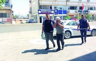 Eski şifresini kullandı