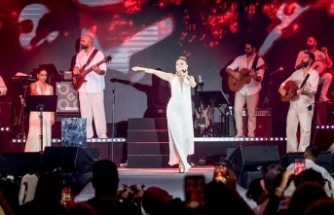 Merve Özbey kulakların pasını sildi