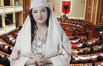 Siyasi tarihe geçti
