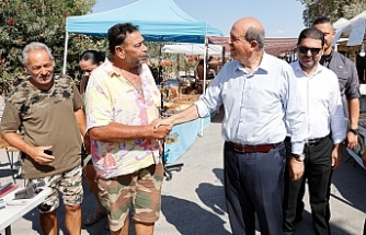 Sohbet etti, stantları gezdi
