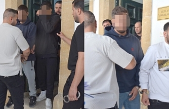 Satıcılar içeride alıcılar dışarıda