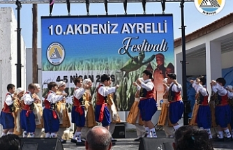 Köy meydanı renklendi