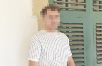 Boğazını da sıktı