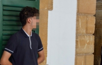 Özür diledi
