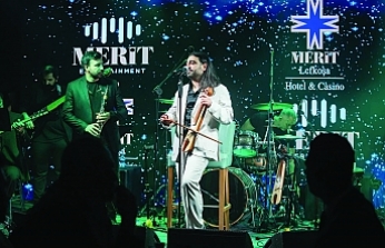 Şarkılarıyla coşturdu