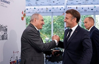 Macron durmuyor