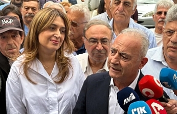 Parti binasına alkışlarla girdi