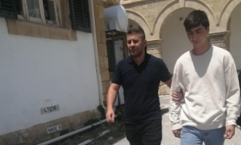 Kavgadan kaçmış