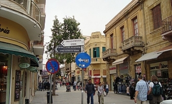 Anketler havada uçuyor